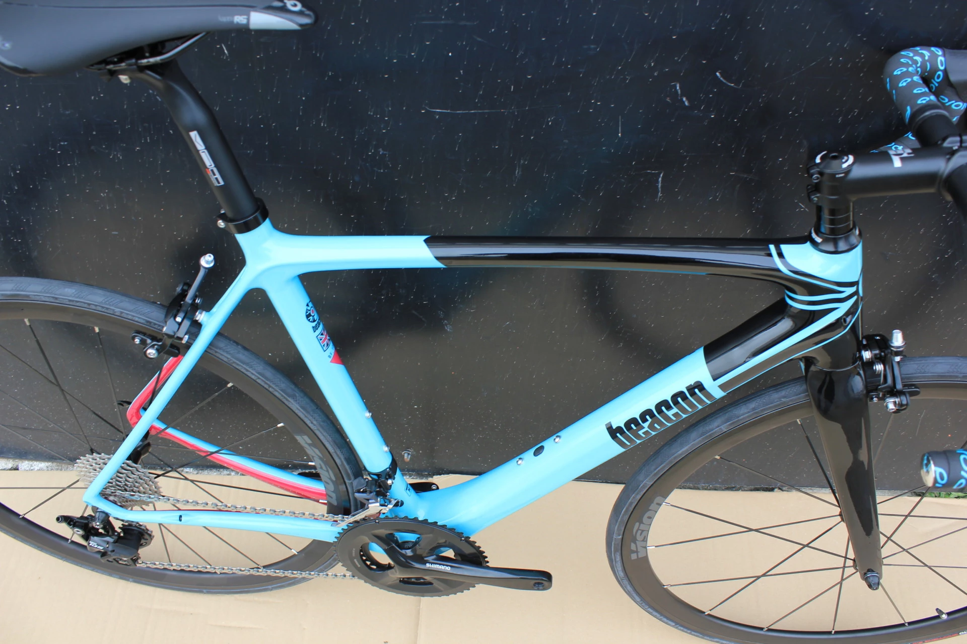 DEDACCIAI Vélo BEACON Carbone BF 100 Bleu/noir/fuchsia 4 DEDACCIAI Vélo BEACON Carbone BF 100 Bleu/noir/fuchsia – Image 2