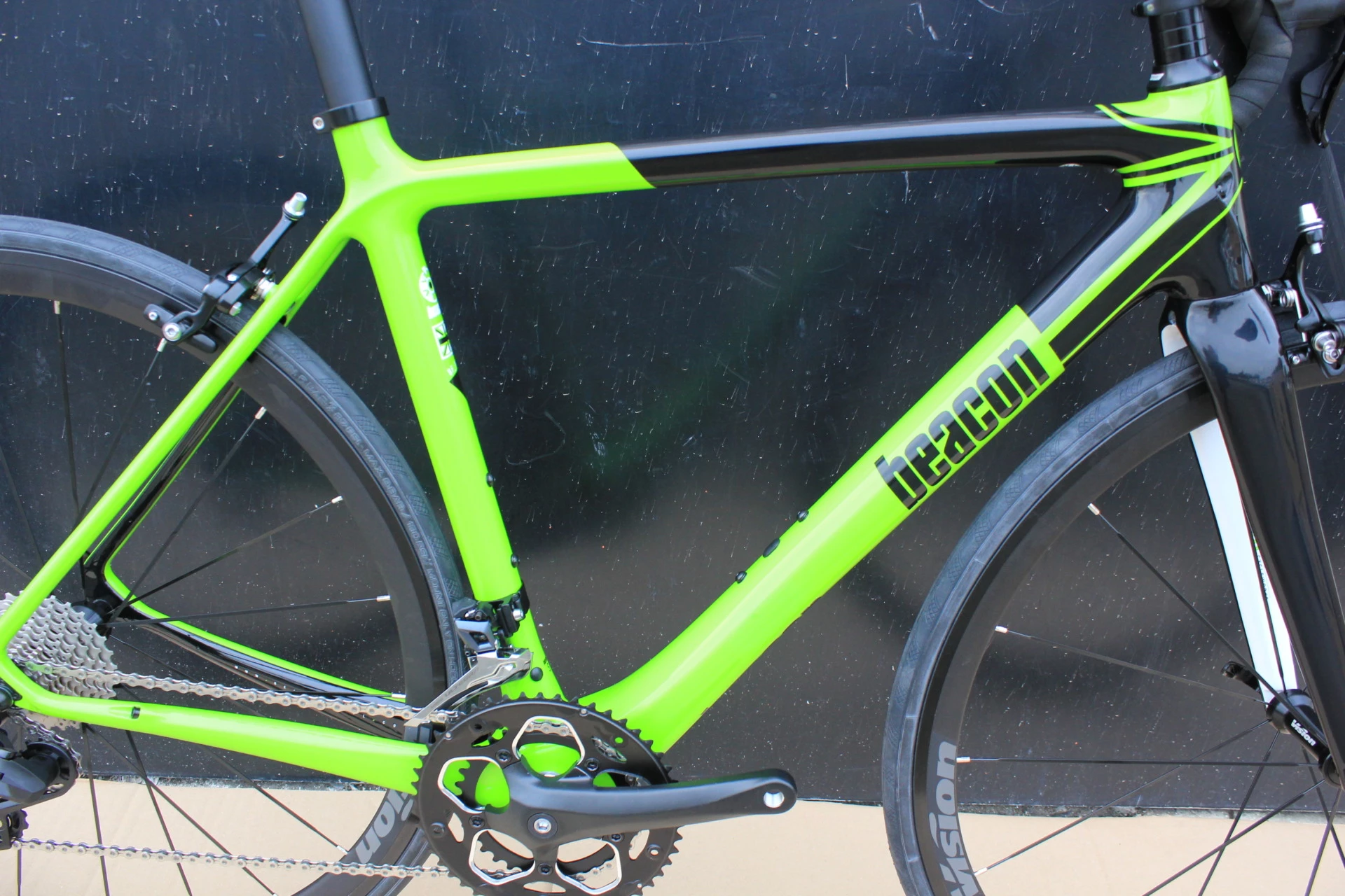 DEDACCIAI Vélo BEACON Carbone BF 100 Noir/vert Flash 4 DEDACCIAI Vélo BEACON Carbone BF 100 Noir/vert Flash – Image 2