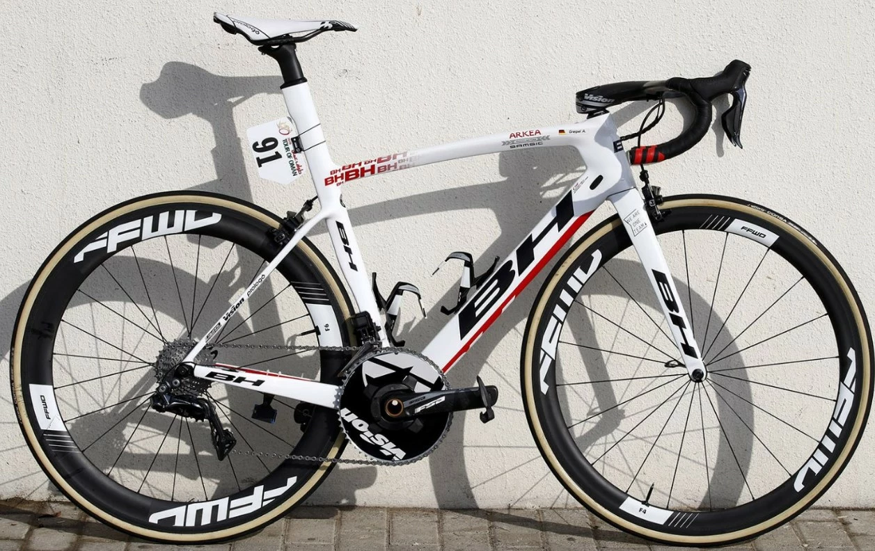 Vélo BH G7 PRO Shimano Ultégra 8000 11V Noir/jaune Flash Vernis 5 Vélo BH G7 PRO Shimano Ultégra 8000 11V Noir/jaune Flash Vernis – Image 3