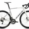 Vélo BH RS1 3.0 Carbone Shimano 105 11V 2023 Blanc Gris 1 Vélo BH RS1 3.0 Carbone Shimano 105 11V 2023 Blanc Gris -Vélos de Route Soldes BH RS1 3.0 2023 blanc gis