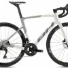 Vélo BH RS1 3.5 Carbone Shimano 105 Di2 12V 2023 Blanc Gris 1 Vélo BH RS1 3.5 Carbone Shimano 105 Di2 12V 2023 Blanc Gris -Vélos de Route Soldes BH RS1 3.5 2023 blanc gris