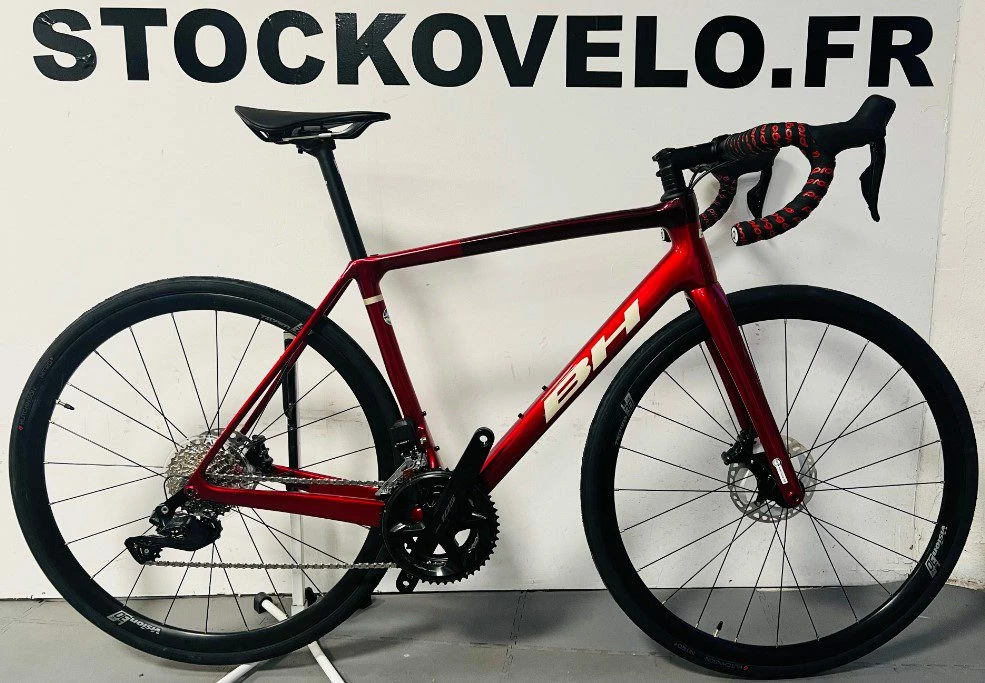 Vélo BH SL1 2.9 Carbone Shimano 105 Di2 12V 2023 Rouge 3 Vélo BH SL1 2.9 Carbone Shimano 105 Di2 12V 2023 Rouge
