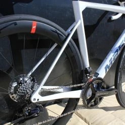 BH Vélo MASSI ARROW Race Carbone Shimano Dura-Ace Di2 12V Blanc -Vélos de Route Soldes massi arrow blanc 4 scaled 3