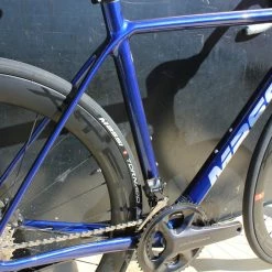 BH Vélo MASSI TEAM Race Carbone Shimano 105 Di2 12V Bleu -Vélos de Route Soldes massi bleu 6 scaled 1