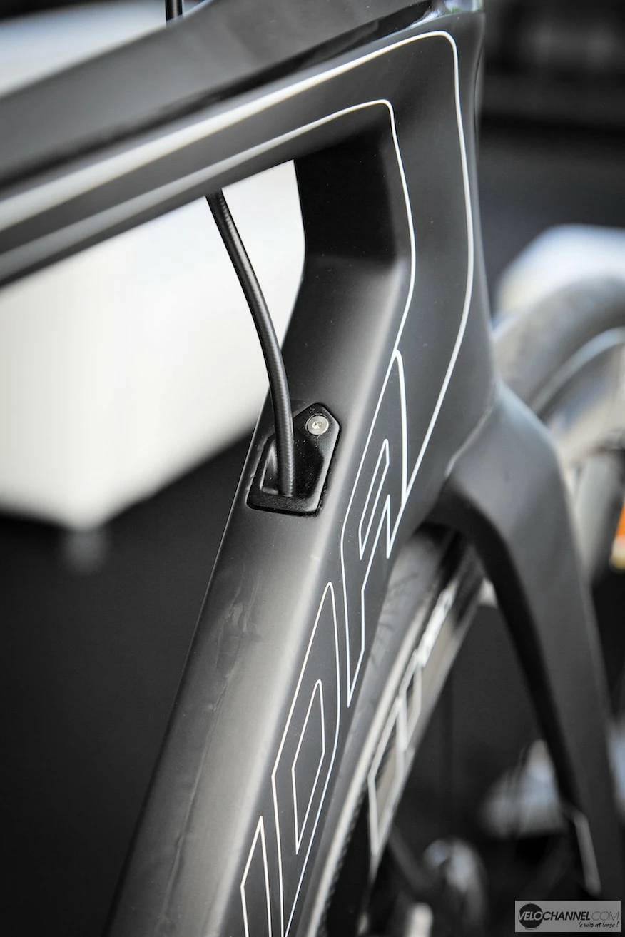 Vélo MERIDA REACTO 9000 Sram Red ETap 11V Noir Carbone Mat 6 Vélo MERIDA REACTO 9000 Sram Red ETap 11V Noir Carbone Mat – Image 4