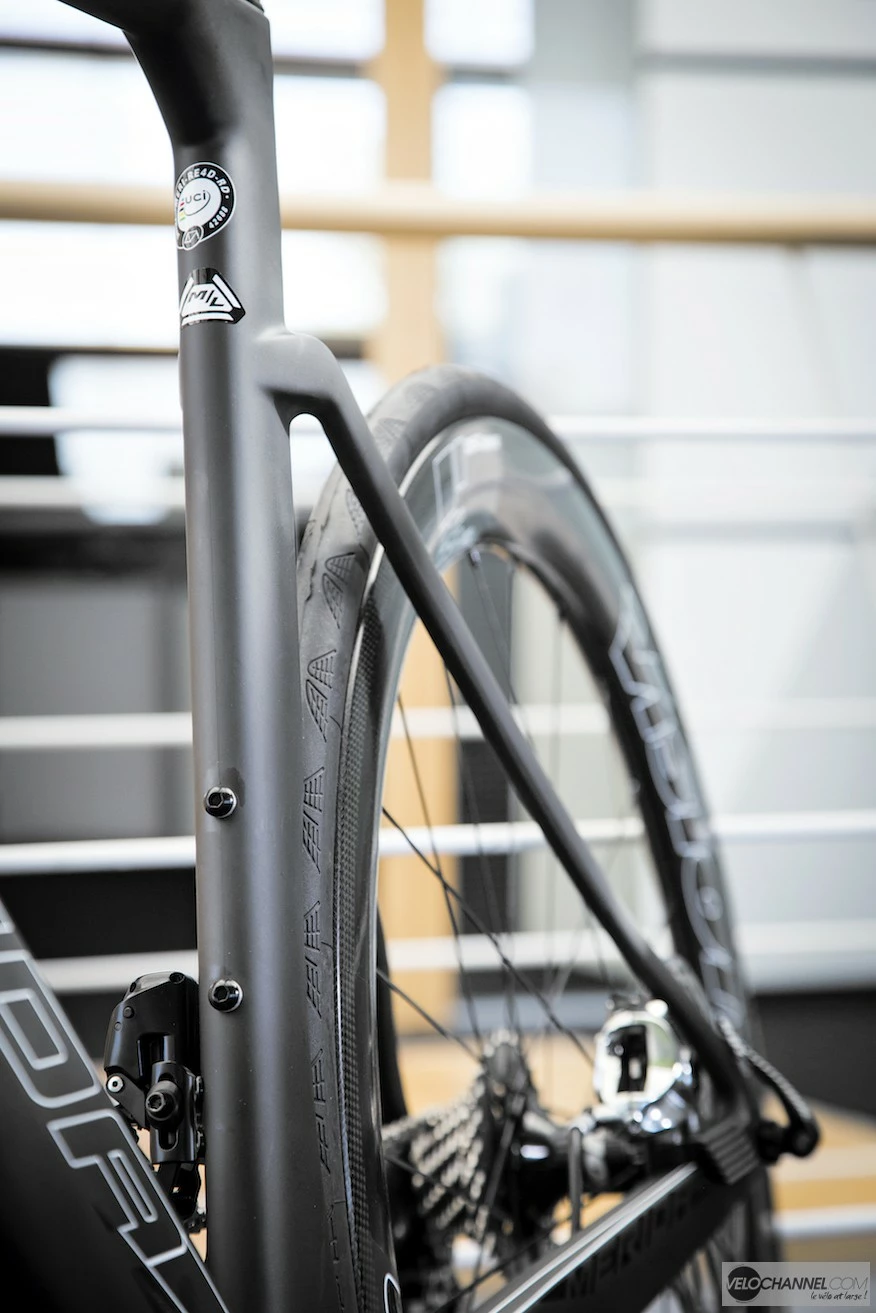 Vélo MERIDA REACTO 9000 Sram Red ETap 11V Noir Carbone Mat 4 Vélo MERIDA REACTO 9000 Sram Red ETap 11V Noir Carbone Mat – Image 2