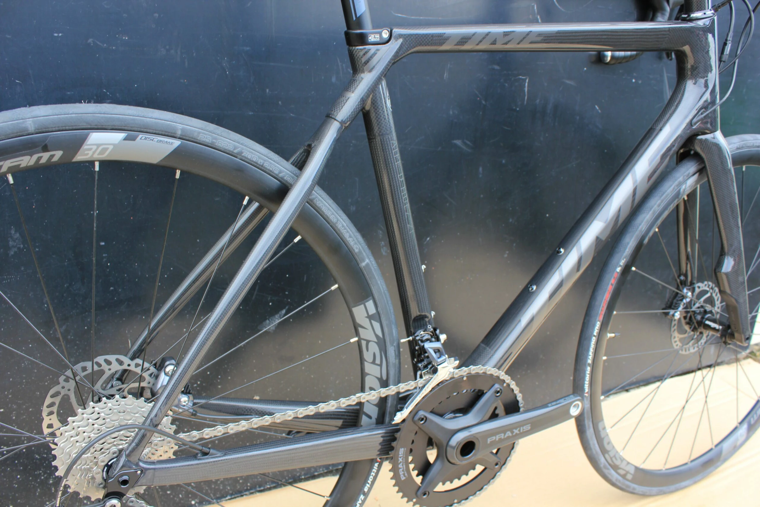 Vélo TIME ALPE D’HUEZ 21 Disc Fourche AKTIV Noir Carbone Vernis 6 Vélo TIME ALPE D’HUEZ 21 Disc Fourche AKTIV Noir Carbone Vernis – Image 4