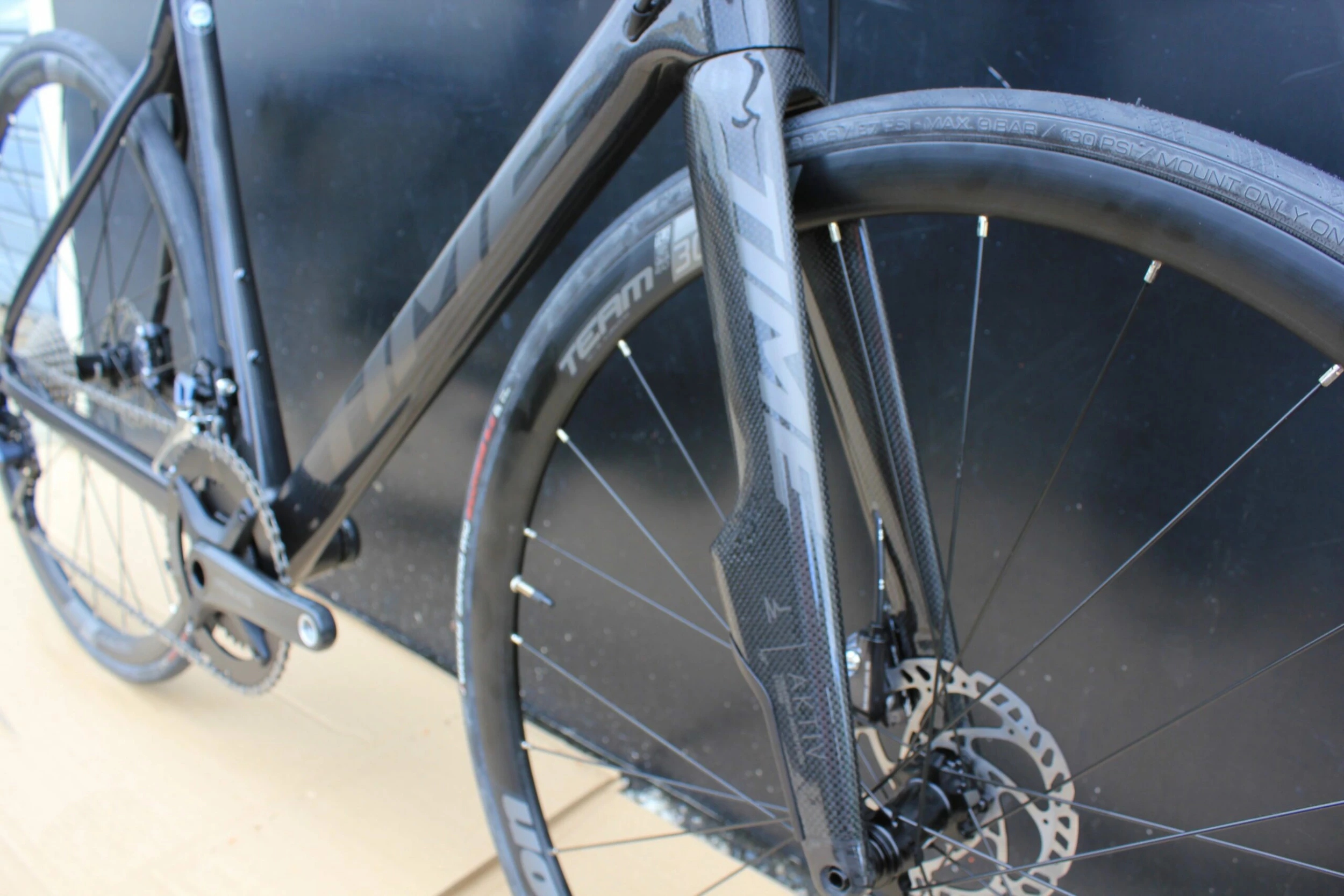 Vélo TIME ALPE D’HUEZ 21 Disc Fourche AKTIV Noir Carbone Vernis 4 Vélo TIME ALPE D’HUEZ 21 Disc Fourche AKTIV Noir Carbone Vernis – Image 2