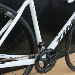 Vélo TIME ALPE D’HUEZ 21 Disc Avec Fourche AKTIV Gloss Blanc/noir 11 Vélo TIME ALPE D’HUEZ 21 Disc Avec Fourche AKTIV Gloss Blanc/noir -Vélos de Route Soldes time 21 disc blanc 4 scaled 1